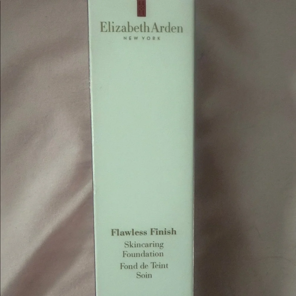 Elizabeth Arden Flawless Finish Skincare Foundation in Cream